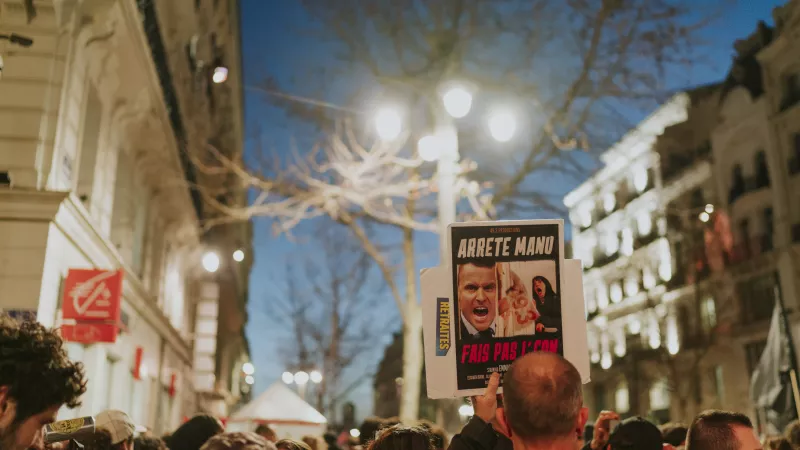 Dans la rue, grogne s'amplifie contre Emmanuel Macron et sa réforme des retraites. Ici, à Marseille, le 16 mars. ©Gaelle Matata / Hans Lucas