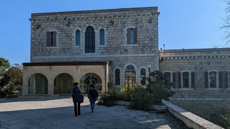 Le parvis de l'Ecole biblique et archéologique de Jérusalem © Odile Riffaud / RCF