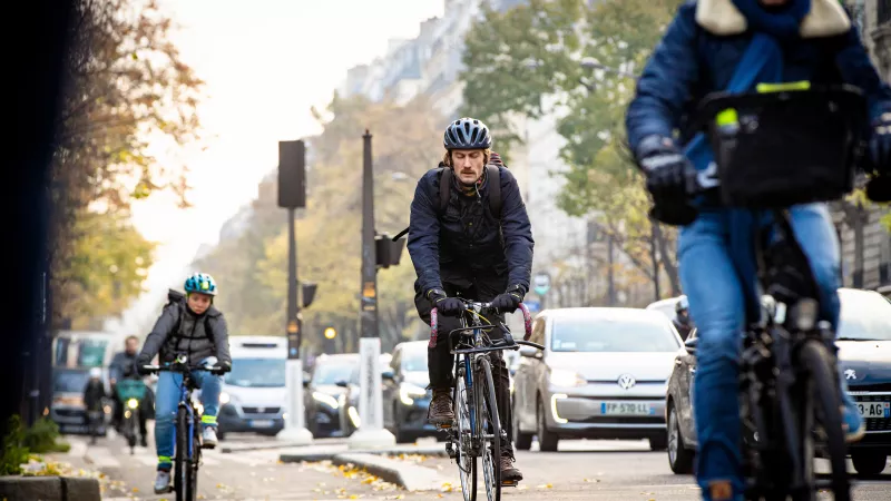 Piste cyclable à Paris © Amaury Cornu / Hans Lucas