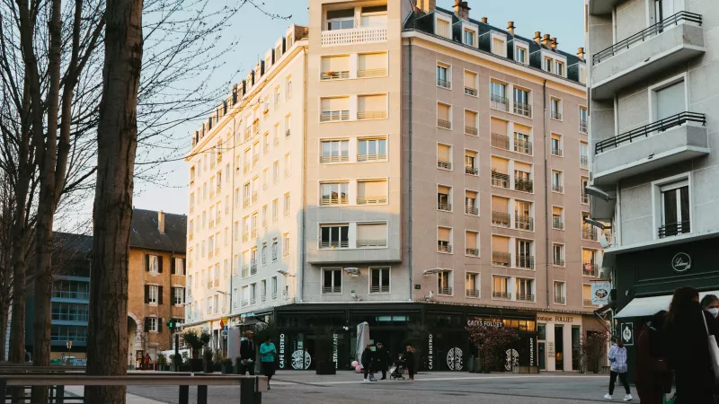 Unsplash - En moyenne, à Chambéry les loueurs de courte durée touchent 850€ par mois, un chiffre bien supérieur à la somme touchée par les loueurs de biens permanents