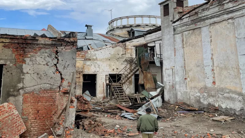 Bâtiments détruits dans la région de Chernihiv, en Urkaine. ©Unsplash