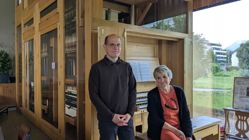 Pascal Pitiot, organiste et président de l'association de l'orgue Annecy-Albigny ; Micheline Planès, adhérente de l'association