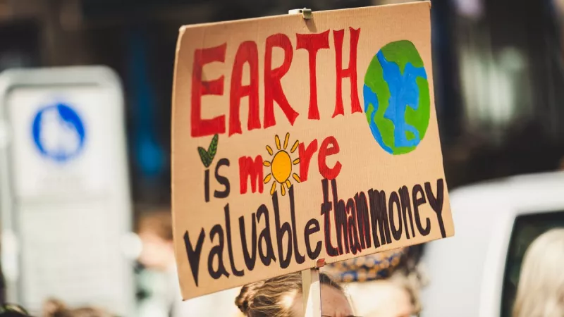 Pancarte dénonçant le changement climatique. ©Unsplash