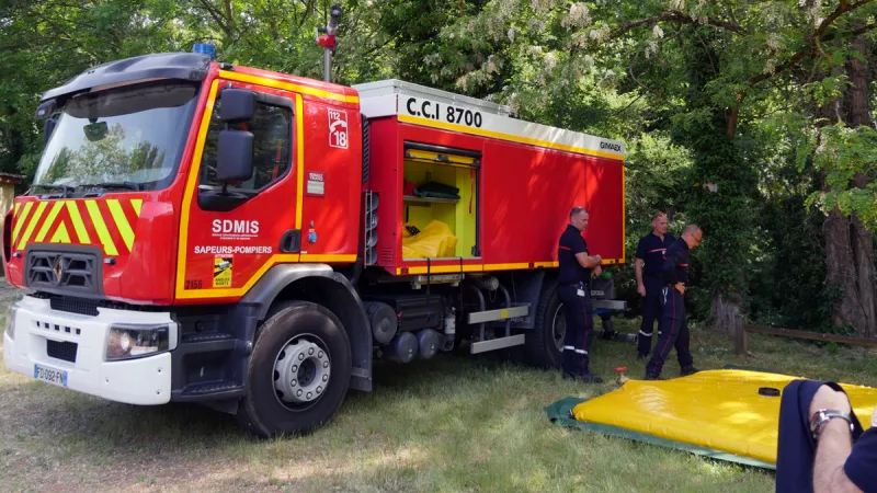 Un camion-citerne forestier dans le camp d'entraînement des sapeurs-pompiers du Rhône, dans la forêt de Chamelet, dans le nord du département du Rhône, le 30 mai 2023 ©Benoît Lhotte / RCF Lyon