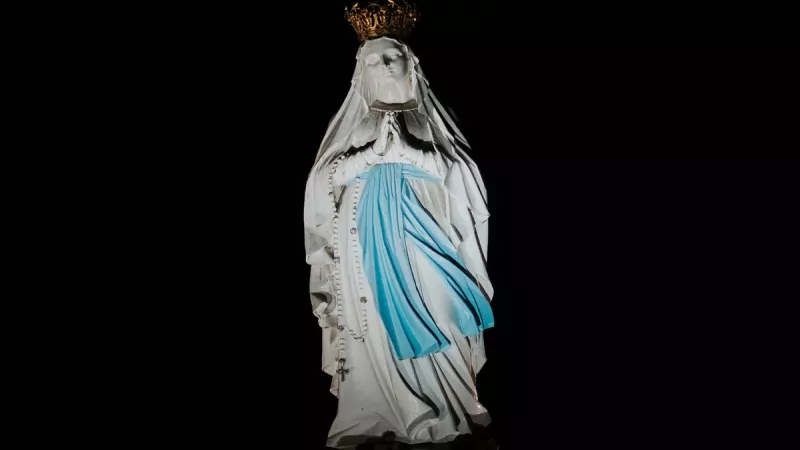 Statue de Notre-Dame de Lourdes, France. ©Unsplash