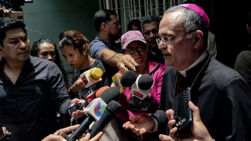 Mgr Silvio José Bàez devant la presse avant de quitter le pays en raison du harcèlement du gouvernement Ortega, Managua, le 21/04/2019 ©Juan Carlos / Hans Lucas