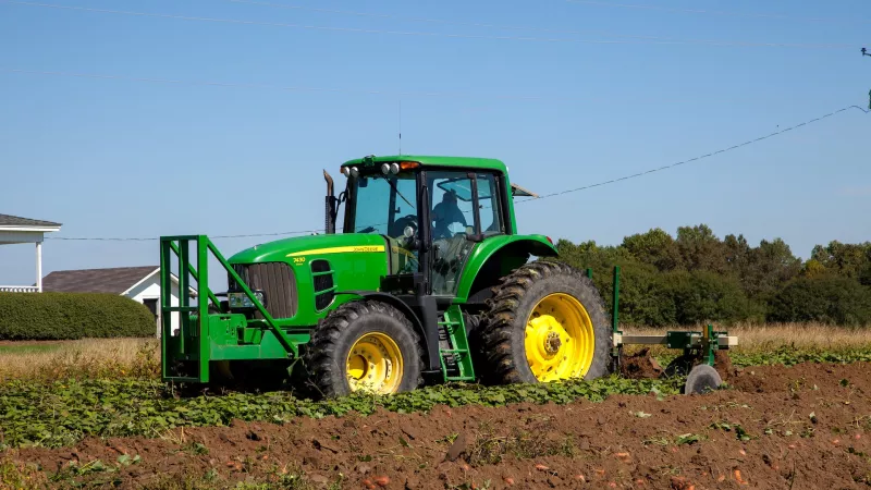 C'est la course aux machines en milieu agricole © Mark Stebnicki sur Pexels