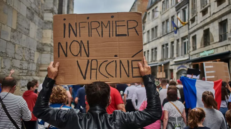 Manifestation contre la vaccination à Besançon, en France. 08/2021 ©Unsplash
