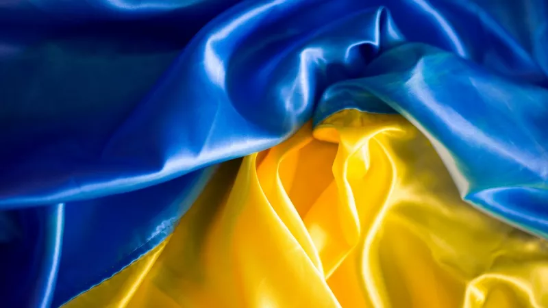 Drapeau ukrainien en soie. ©Unsplash