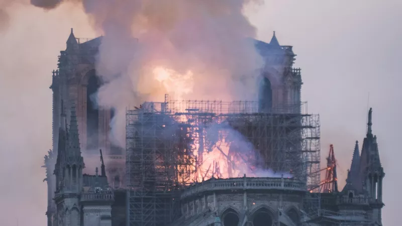 Cathédrale Notre-Dame-de-Paris en feu, 2019. France ©Unsplash