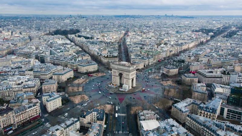 L'Arc de Triomphe, Paris, France. ©Unsplash