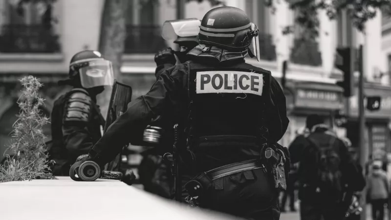 Policiers intervenant à Lyon, lors de la manifestation du 1er mai 2020. ©Unsplash
