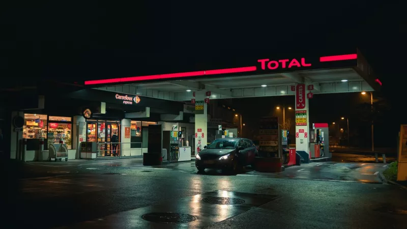 Station essence Totale à Aix-les-Bains, en France. ©Unsplash