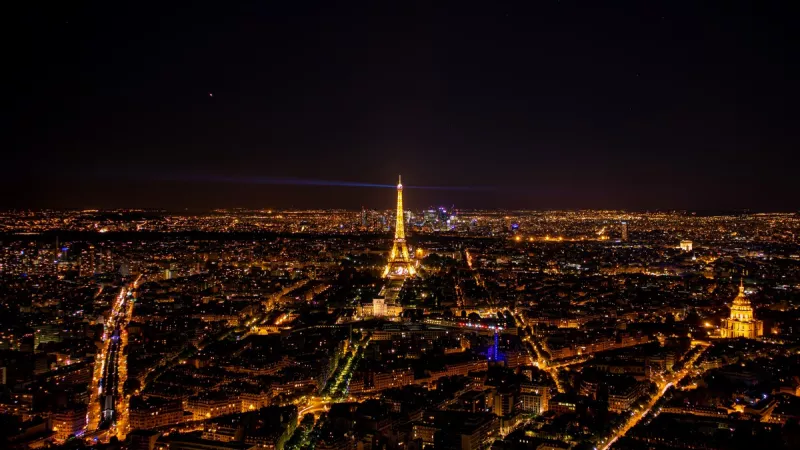 Vision de nuit de Paris, France. ©Unsplash