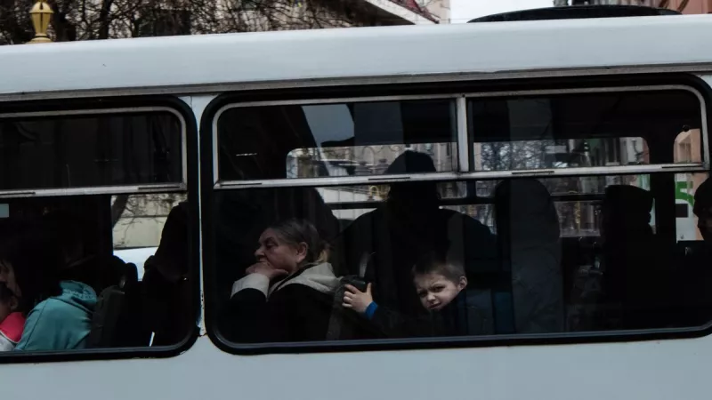Réfugiés ukrainiens dans un bus. ©Unsplash