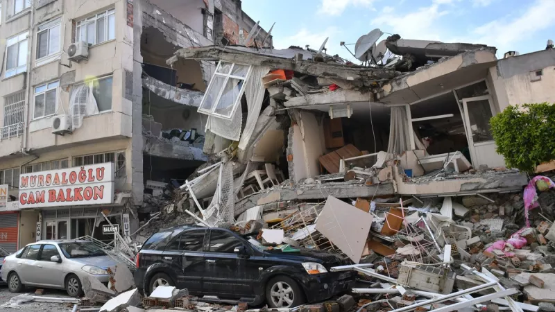 Bâtiment détruit suite au séisme dans la province de Hatay, en Turquie. Février 2023. ©Unsplash