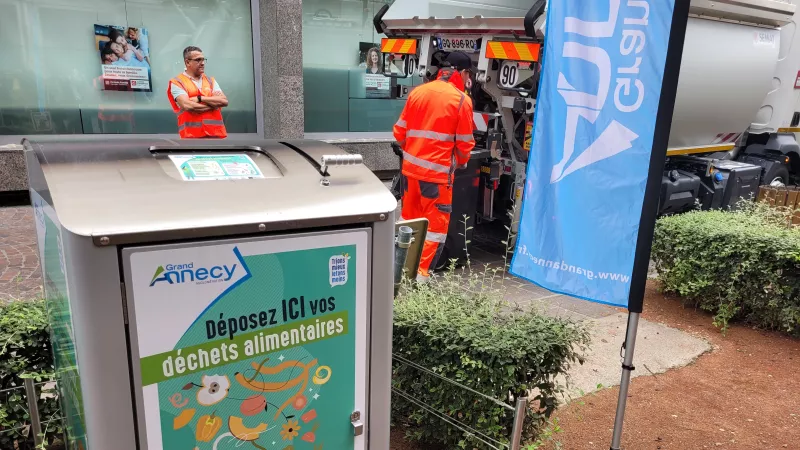 L'une des 39 bornes de compostage partagé, située près de la gare d'Annecy. ©Victorien Duchet/RCF Haute-Savoie