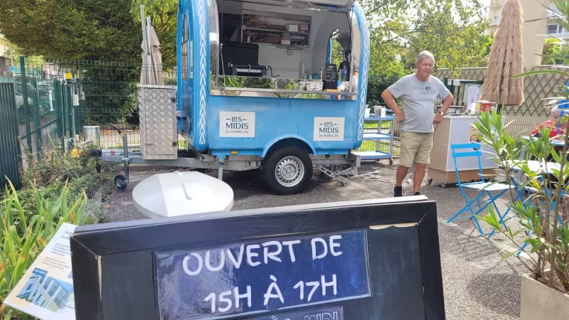 Le food-truck, loué par l'EHPAD du Parmelan, en attendant un food-truck tout neuf. ©RCF Haute-Savoie/Victorien Duchet.