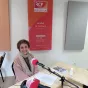 Annie Bergèse dans les studios de Dialogue RCF
