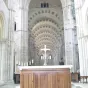 2020-Wikipedia-Construite entre 1120 et 1150, la basilique de Vézelay est une illustration majeure de l'architecture romane et de l'art roman en général