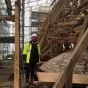 Au dessus du dôme, la charpente en chêne