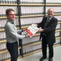 2021 RCF - L'historien Laurent Thiery remet "Le livre des 9000 déportés de France à Mittelbau-Dora" à Luc Gille, fils du déporté Lucien Gille