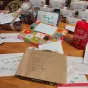 2021 Didier Rodriguez RCF - messages de solidarité et chocolats attendent les étudiants dans l'église St André