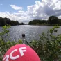 2020 RCF - Le jardin Mosaïc (à gauche) jouxte la Deûle. À cette endroit le canal sépare le jardin du bois de la Gîte (à droite) - HdF