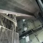 2021 RCF - À l'intérieur du Beffroi de l'Hôtel de Ville : l'ascenseur de style industriel rappelle les "cages" des mines de charbon de la région - Lille
