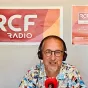 Titre Instant Culture sur fond orange de rubrique Culture avec en bas à droite la caricature de Thierry Chesneau lunette rouge et micro RCF à la main