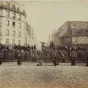 Une barricade lors du soulèvement du 18 mars 1871.
