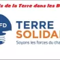 Titre Les échos du CCFD Terre Solidaire sur fond bleu de rubrique Économie et Société avec photos en bas à droite du titre présentant trois enfants africains en train de manger du riz dans leur gamelle avec les mains