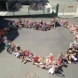 2019 Ecole Saint-Jean du Marillais - Les élèves forment un cœur pour remercier les donateurs du financement participatif.