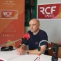Vignette Invité local sur fond rouge de rubrique actualité avec en bas à droite le micro RCF et la mention Nièvre