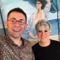 Titre Instant Culture sur fond orange de rubrique Culture avec en bas à droite la caricature de Thierry Chesneau lunette rouge et micro RCF à la main