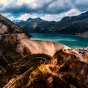 Un barrage en montagne
