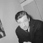 Yves Montand dans une loge du Théâtre Royal de La Haye (Pays-Bas), le 9 février 1965 ©Wikimédia commons