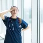 Infirmière fatiguée ©freepik