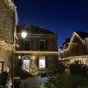 Les illuminations du centre-ville de Rochefort-en-Terre. ©Sophie Piéplu.