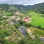 Vue sur le village de Goudet depuis le Château de Beaufort, fin de la 2e étape du Chemin de Stevenson © Martin Obadia