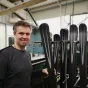 Le champion olympique Antoine Dénériaz, dans sa manufacture de skis, en Haute-Savoie