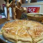 Galette des rois à RCF Pays de l'Ain (sculpture M Bastien)