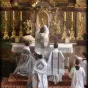 L'une des différences entre les deux rites est l'orientation du prêtre dos ou face au peuple. @Priestly Fraternity of Saint Peter