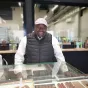 Serges Ngassa, dans le laboratoire-boutique de Cocoa Valley à Epagny © 2022- RCF Haute-Savoie