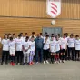 Georges Duville en compagnie des jeunes du Bourges Foot 18. © Facebook Officiel.