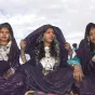 femmes touareg habillées en" takakat"