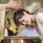 (Photo : baptême d'adulte en 2018 ©Corinne SIMON/CIRIC)