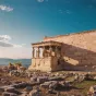 Portique des caryatides, temple de l'Érechthéion à Athènes ©Unsplash
