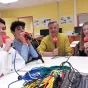 Elouen, Aboutaleb, Elyza et leur professeur témoignent de leur expédition au Groenland. ©Cécile Pollart
