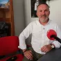 Père Simon Baron en studio ©RCF Sud Bretagne